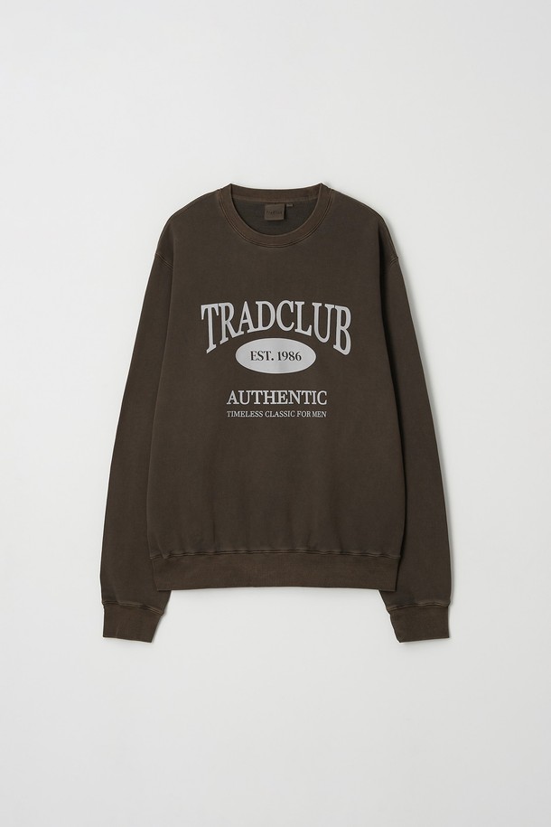 글래스고 피그먼트 워싱 오버 맨투맨 5컬러는 캐주얼, 스트릿 스타일을 연출하기 좋은 남녀 공용 맨투맨입니다. 부드러운 면 소재에 두꺼운 두께감으로 제작되어 봄, 가을, 겨울 시즌에 착용하기 좋습니다. 브라운 컬러를 포함한 5가지 색상으로 출시되었으며, 라운드넥과 긴소매, 오버핏 디자인으로 편안한 착용감을 선사합니다. 피그먼트 워싱 기법으로 빈티지한 느낌을 살린 로고, 프린트 패턴이 특징입니다. 크롭 기장으로 트렌디한 스타일을 완성해보세요.
