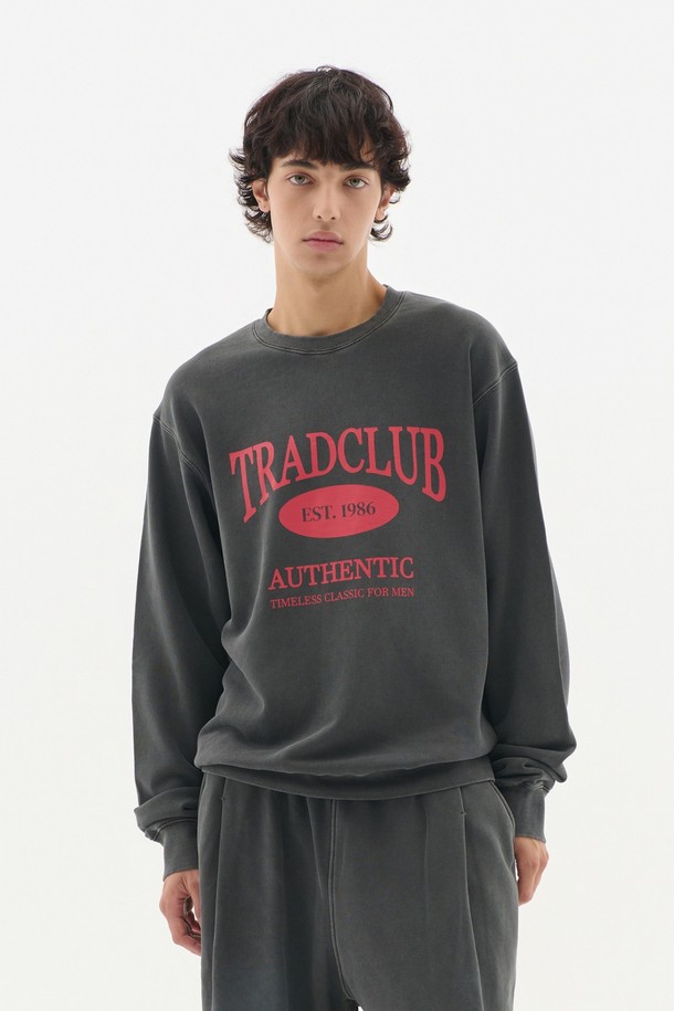 글래스고 피그먼트 워싱 오버 맨투맨은 캐주얼, 미니멀, 클래식 스타일을 아우르는 남성용 맨투맨입니다. 부드러운 면 소재에 피그먼트 워싱 기법을 더하여 자연스러운 색감과 빈티지한 느낌을 살렸습니다. 라운드넥 디자인과 긴 소매, 오버핏으로 편안한 착용감을 제공하며, 봄, 가을, 겨울 세 계절 모두 활용 가능합니다. 그레이, 블랙, 화이트, 베이지, 네이비의 5가지 다채로운 컬러 옵션으로, 베이직하면서도 개성 있는 스타일 연출에 용이합니다. 로고 또는 프린트 무늬로 포인트를 더했습니다.
