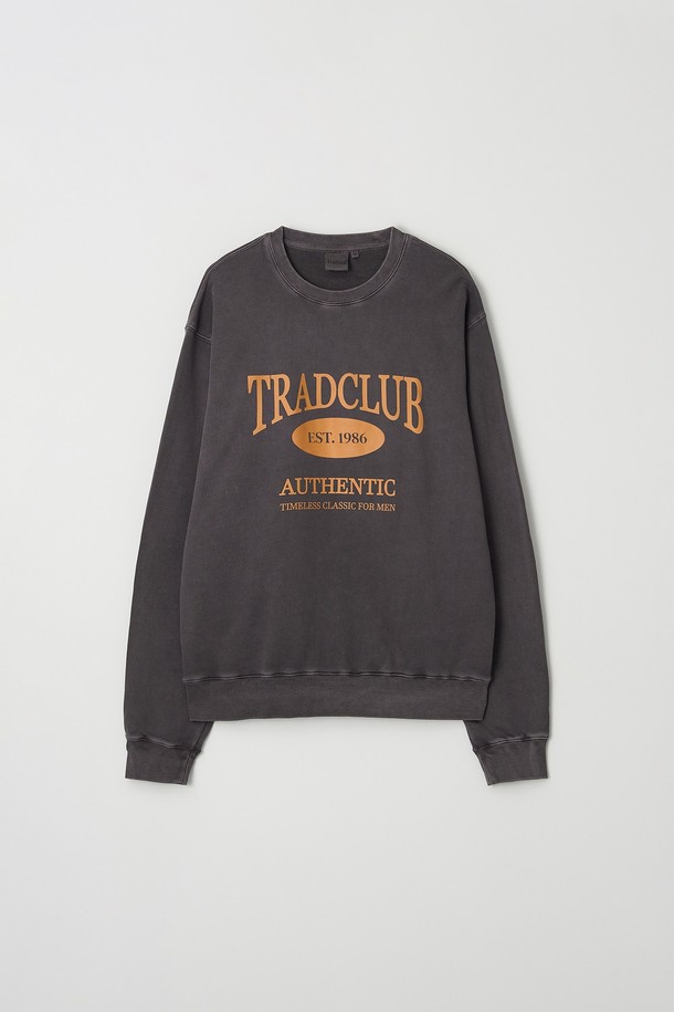 글래스고 피그먼트 워싱 오버 맨투맨은 캐주얼, 스트리트, 미니멀 스타일을 모두 아우르는 남녀 공용 상의입니다. 부드러운 면 소재로 제작되어 편안한 착용감을 선사하며, 두꺼운 두께감으로 봄, 가을, 겨울철에 따뜻하게 입을 수 있습니다. 오버핏 디자인에 라운드넥으로 제작되어 편안한 착용감을 제공하며, 로고 또는 프린트 무늬가 특징입니다. 그레이, 블랙 5가지 컬러로 출시되어 다양한 스타일 연출이 가능하며, 피그먼트 워싱 처리로 빈티지한 느낌을 더했습니다. 긴 소매 기장과 크롭 기장으로 트렌디한 스타일을 완성해보세요.
