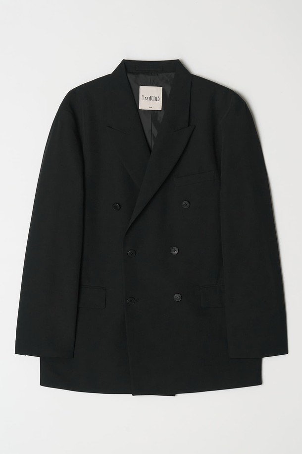 코어 더블 브레스티드 오버 셋업 수트 (블랙)는 남성용 아우터로, 클래식하고 포멀한 스타일을 연출하기에 적합합니다. 울 소재로 제작되어 봄, 가을, 겨울 세 계절 모두 착용 가능하며, 두꺼운 두께감으로 따뜻함을 더합니다. 더블 버튼 여밈 방식과 롱 기장의 더블 코트 스타일은 세련된 분위기를 자아내며, 오버핏으로 편안한 착용감을 선사합니다. 오피스룩, 출근룩, 모임룩 등 다양한 TPO에 활용 가능하며, 미니멀한 디자인으로 어떤 스타일에도 잘 어울립니다.
