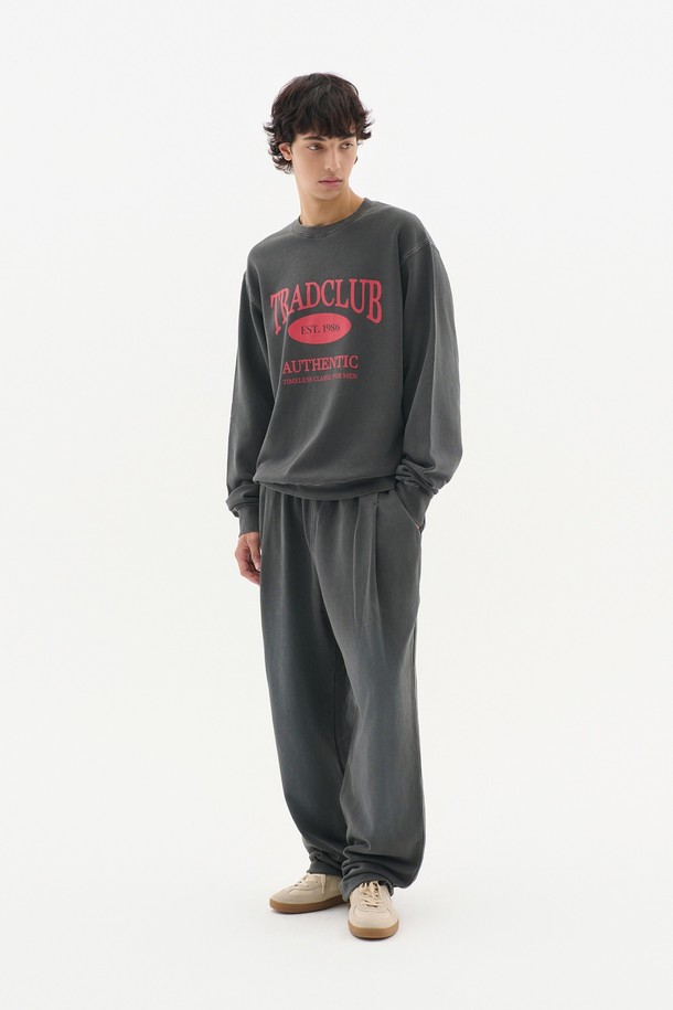 글래스고 피그먼트 워싱 오버 맨투맨은 캐주얼, 미니멀, 클래식 스타일을 아우르는 남성용 맨투맨입니다. 부드러운 면 소재에 피그먼트 워싱 기법을 더하여 자연스러운 색감과 빈티지한 느낌을 살렸습니다. 라운드넥 디자인과 긴 소매, 오버핏으로 편안한 착용감을 제공하며, 봄, 가을, 겨울 세 계절 모두 활용 가능합니다. 그레이, 블랙, 화이트, 베이지, 네이비의 5가지 다채로운 컬러 옵션으로, 베이직하면서도 개성 있는 스타일 연출에 용이합니다. 로고 또는 프린트 무늬로 포인트를 더했습니다.
