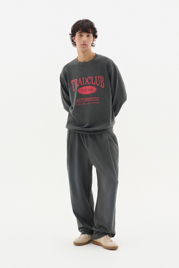 글래스고 피그먼트 워싱 오버 맨투맨은 캐주얼, 미니멀, 클래식 스타일을 아우르는 남성용 맨투맨입니다. 부드러운 면 소재에 피그먼트 워싱 기법을 더하여 자연스러운 색감과 빈티지한 느낌을 살렸습니다. 라운드넥 디자인과 긴 소매, 오버핏으로 편안한 착용감을 제공하며, 봄, 가을, 겨울 세 계절 모두 활용 가능합니다. 그레이, 블랙, 화이트, 베이지, 네이비의 5가지 다채로운 컬러 옵션으로, 베이직하면서도 개성 있는 스타일 연출에 용이합니다. 로고 또는 프린트 무늬로 포인트를 더했습니다.
