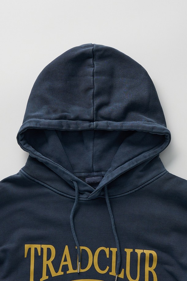 글래스고 피그먼트 워싱 오버 후드티 5컬러는 남녀 모두 착용 가능한 캐주얼하고 스트릿한 스타일의 후드티입니다. 봄, 가을, 겨울 모두 활용 가능하며, 두꺼운 면 소재로 제작되어 부드러운 촉감을 선사합니다. 오버핏 디자인에 로고 또는 프린트 패턴이 특징이며, 긴 소매와 후드넥 라인으로 편안한 착용감을 제공합니다. 피그먼트 워싱 처리로 빈티지한 느낌을 더했으며, 캠핑룩이나 산책룩 등 다양한 TPO에 활용 가능합니다. 미니멀한 스타일 연출에도 용이합니다.
