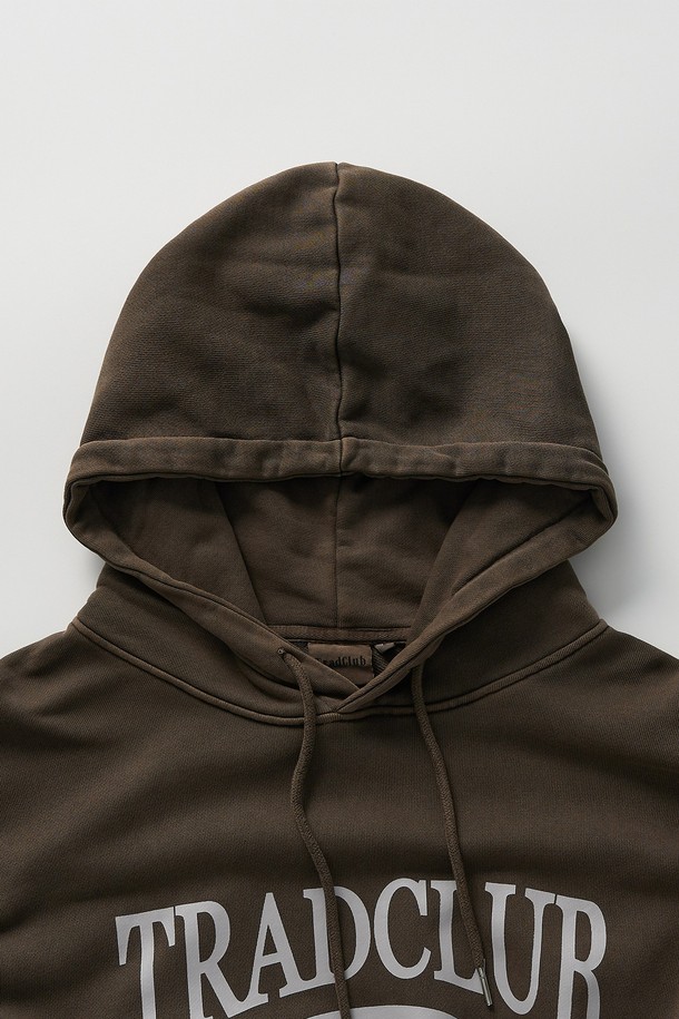 글래스고 피그먼트 워싱 오버 후드티 5컬러는 남녀 모두 착용 가능한 오버핏 후드티입니다. 부드러운 면 소재로 제작되어 가을, 겨울철에 따뜻하게 착용할 수 있으며, 두꺼운 두께감으로 보온성을 높였습니다. 브라운 컬러를 포함한 5가지 색상으로 출시되어 다양한 스타일에 매치하기 좋습니다. 피그먼트 워싱 기법으로 빈티지한 멋을 더했으며, 캐주얼, 스트릿, 미니멀 스타일 모두 소화 가능합니다. 캠핑룩, 집콕룩 등 편안한 TPO에 활용하기 좋습니다.
