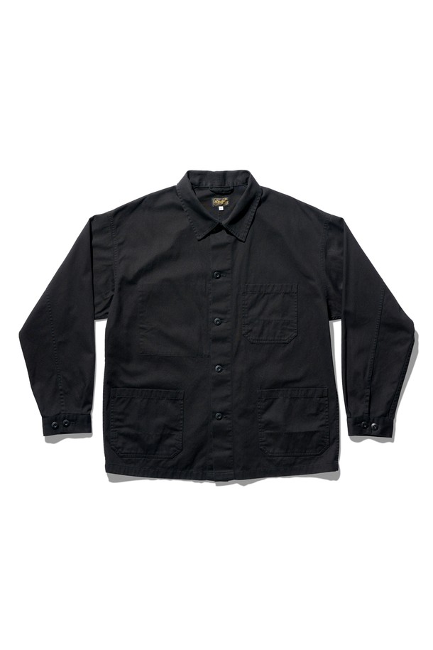 헐리우드 재킷 블랙은 데일리룩과 출근룩에 모두 활용 가능한 워크웨어 스타일의 아우터입니다. 넉넉한 릴랙스 핏과 루즈핏으로 편안한 착용감을 선사하며, 봄, 가을 간절기에 적합합니다. 하이덴시티 트윌 원단에 워싱 가공 처리를 더하여 빈티지한 멋을 살렸습니다. 클래식하고 미니멀한 무드를 연출하며, 버튼 여밈 방식과 긴 소매 기장으로 디자인되었습니다. 면 소재로 제작되어 부드러운 촉감을 느낄 수 있습니다.
