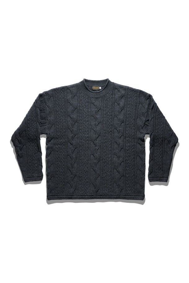 시애틀 케이블 니트 차콜은 넉넉한 루즈핏으로 편안함을 선사하는 공용 니트입니다. 가을과 겨울, 두 계절에 걸쳐 활용할 수 있는 두꺼운 두께감의 니트 소재로 제작되었으며, 부드러운 촉감이 특징입니다. 케이블 패턴 짜임이 돋보이는 디자인으로 베이직하면서도 캐주얼한 스타일을 연출합니다. 라운드넥과 긴소매 디자인으로 출근룩, 모임룩 등 다양한 TPO에 활용 가능하며, 캐주얼, 클래식, 미니멀 스타일 모두 소화 가능한 활용도 높은 아이템입니다.
