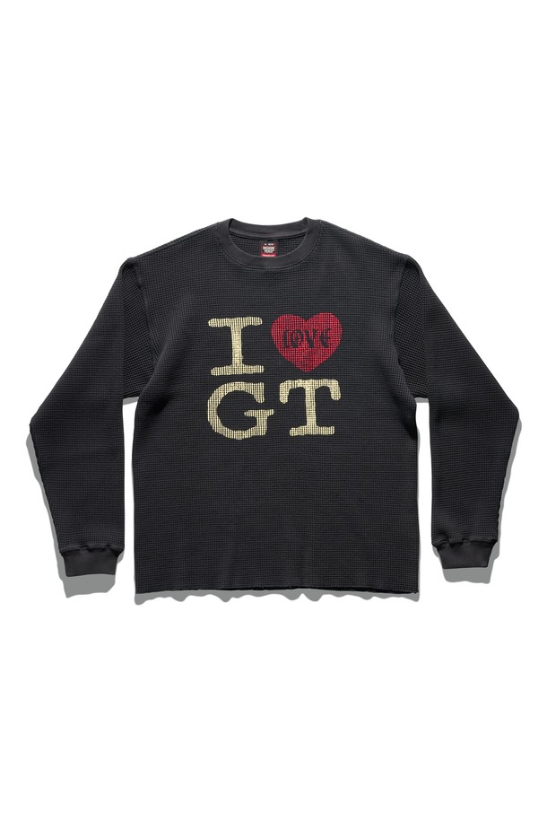 아이 러브 고담 와플 롱슬리브 빈티지 블랙 티셔츠는 캐주얼, 스트리트 스타일을 연출하기에 좋은 아이템입니다. 부드러운 면 소재로 제작되어 편안한 착용감을 선사하며, 두꺼운 두께감으로 봄, 가을, 겨울철에 따뜻하게 입을 수 있습니다. 빈티지 워싱과 그래픽 프린트가 돋보이며, 라운드넥과 레귤러핏으로 디자인되었습니다. 긴 소매와 와플 패턴이 특징이며, 데일리룩에 개성 있는 포인트를 더해줍니다.
