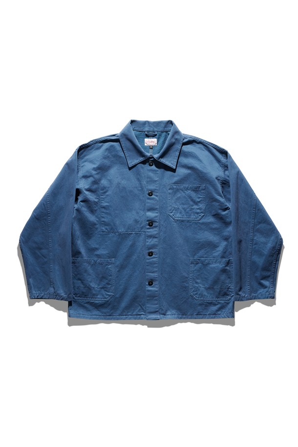 헐리우드 재킷 인디고 블루 버전3 노멀은 남녀 모두 착용 가능한 데님 재킷입니다. 인디고 블루 컬러의 무지 디자인으로, 봄, 가을에 캐주얼하고 베이직한 스타일을 연출하기 좋습니다. 레귤러핏 레귤러 기장으로 제작되었으며, 버튼 여밈 방식과 포켓 디테일이 특징입니다. 데이트룩, 봄 소풍룩에 활용하여 미니멀한 스타일을 완성해 보세요. 중간 두께의 뻣뻣한 데님 소재로 제작되어 튼튼한 내구성을 자랑합니다.
