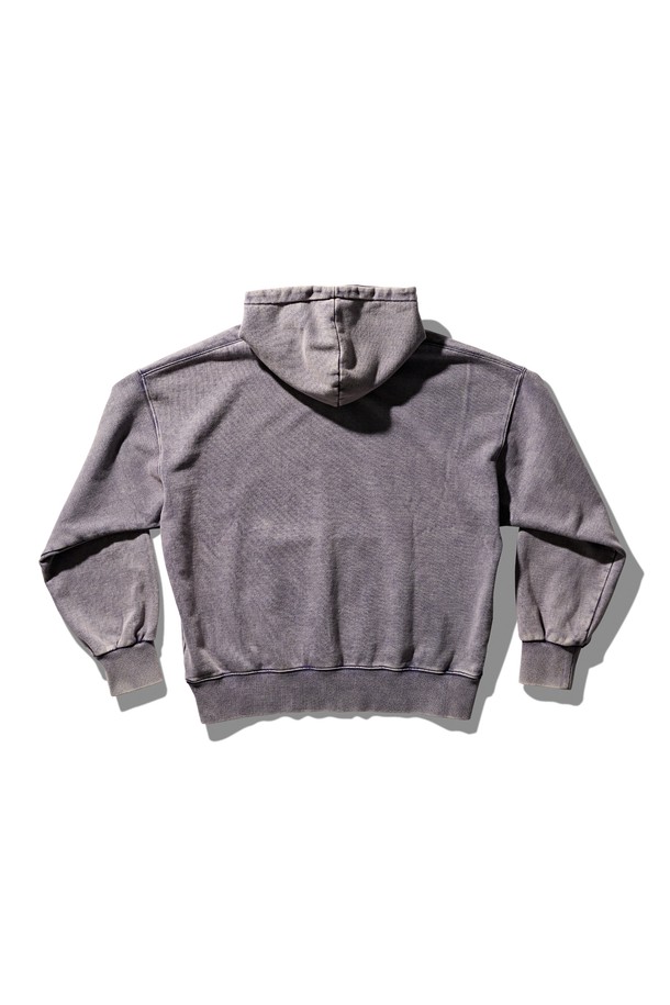 크레이지 워싱 후디 퍼플 블루는 캐주얼과 스트리트 스타일을 모두 만족시키는 공용 후드티셔츠입니다. 봄, 가을, 겨울 세 계절 모두 착용 가능하며, 독특한 크레이지 워싱 처리로 빈티지한 매력을 더했습니다. 면 소재로 제작되어 편안한 착용감을 선사하며, 오버핏 실루엣과 와이드한 암홀 디자인으로 트렌디한 핏을 연출합니다. 퍼플과 블루 컬러의 조화가 돋보이며, 크롭 기장과 긴 소매가 특징입니다. 두꺼운 두께감으로 따뜻함을 유지하며, 개성 있는 스타일을 완성할 수 있습니다.
