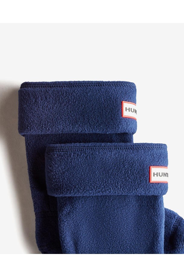 [KIDS] 오리지널 부츠삭스 - 네이비 KAS3419RCFNVY는 키즈를 위한 캐주얼 및 미니멀 스타일의 부츠삭스입니다. 사계절 모두 착용 가능하며, 네이비 색상의 무지 디자인으로 제작되었습니다. 다양한 룩에 편안하게 매치할 수 있는 데일리 아이템입니다. 부츠와 함께 착용하여 스타일리시한 연출을 완성해보세요.
