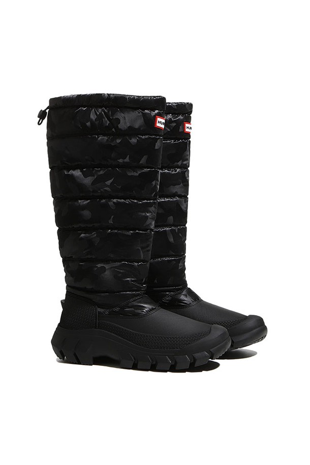 [WOMEN] 인트레피드 리플렉티브 카모 톨 스노우부츠 - 그레이/레인보우 WFT1004PCTBLK는 여성용 스노우부츠입니다. 그레이와 레인보우 컬러의 카모 패턴 디자인이 특징이며, 겨울철 스노우스포츠 및 일상에서도 착용 가능합니다. 톨 탑라인으로 보온성을 높였으며, 플랫 굽과 방수, 보온 기능을 갖추어 편안하고 따뜻하게 신을 수 있습니다. 리플렉티브(반사) 기능이 있어 야간 활동 시에도 안전성을 확보하였습니다. 캐주얼, 고프코어, 스포티 스타일의 여행룩, 휴가룩, 캠핑룩에 잘 어울립니다.
