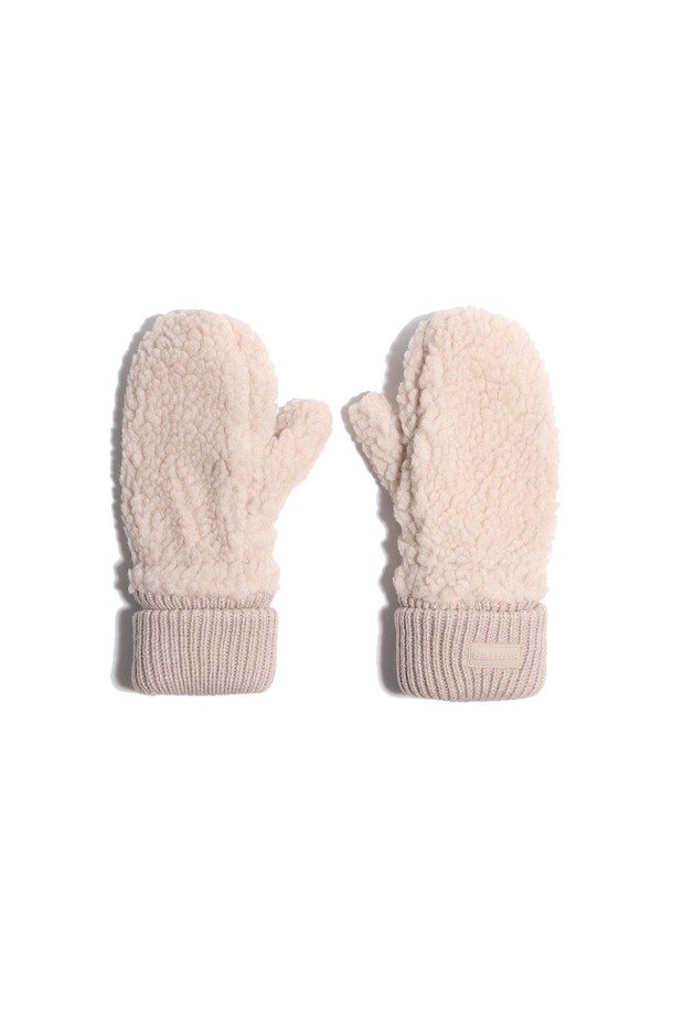 **[UNISEX] 인트레피드 손모아장갑 - 화이트윌로우 HR10088WHW**는 겨울철 보온성을 높여주는 유니섹스 손모아 디자인 장갑입니다. 부드러운 촉감의 폴리에스테르와 아크릴 혼방 소재로 제작되었으며, 두꺼운 두께감으로 따뜻하게 착용할 수 있습니다. 미니멀, 클래식, 캐주얼 스타일 모두 소화 가능하며, 무지 디자인으로 어떤 옷에도 잘 어울립니다. 손모아 디자인은 활동성을 보장하며, 핸드메이드 제작으로 섬세함을 더했습니다. 양말과 함께 착용하면 더욱 따뜻하게 겨울을 보낼 수 있습니다.
