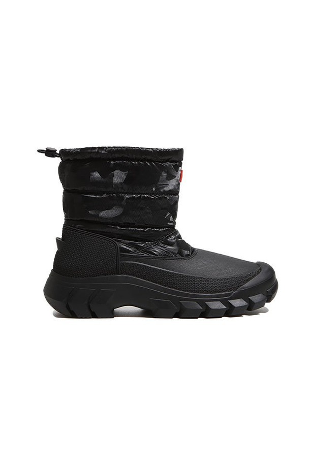 "[MEN] 인트레피드 리플렉티브 카모 스노우부츠 - 블랙 MFS2004PCTBLK"는 남성용 스노우부츠입니다. 겨울철 스노우 스포츠 및 일상생활에서 활용하기 좋으며, 방수, 보온 기능을 갖춰 추운 날씨에도 따뜻하고 쾌적하게 착용할 수 있습니다. 블랙 컬러에 카모 패턴이 더해져 캐주얼, 고프코어, 스포티 스타일을 연출하기 좋습니다. 벨크로형 여밈과 미드컷 디자인으로 편안한 착용감을 제공하며, 리플렉티브(반사) 기능으로 야간 활동 시에도 안전성을 높였습니다. 여행, 캠핑, 휴가 등 다양한 TPO에 활용할 수 있는 실용적인 부츠입니다.
