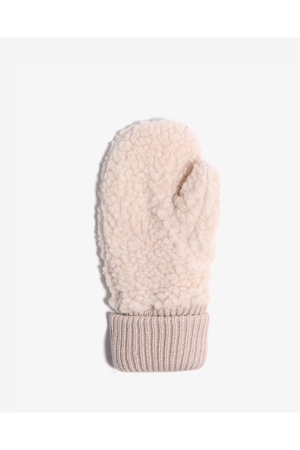 **[UNISEX] 인트레피드 손모아장갑 - 화이트윌로우 HR10088WHW**는 겨울철 보온성을 높여주는 유니섹스 손모아 디자인 장갑입니다. 부드러운 촉감의 폴리에스테르와 아크릴 혼방 소재로 제작되었으며, 두꺼운 두께감으로 따뜻하게 착용할 수 있습니다. 미니멀, 클래식, 캐주얼 스타일 모두 소화 가능하며, 무지 디자인으로 어떤 옷에도 잘 어울립니다. 손모아 디자인은 활동성을 보장하며, 핸드메이드 제작으로 섬세함을 더했습니다. 양말과 함께 착용하면 더욱 따뜻하게 겨울을 보낼 수 있습니다.
