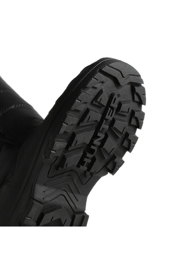 [UNISEX] 인트레피드 버클 톨 스노우부츠 - 블랙 WFT2000NYRBLK는 방수, 보온 기능과 경량성을 갖춘 유니섹스 스노우부츠입니다. 겨울철 스노우스포츠와 일상생활 모두에 적합하며, 여행룩, 휴가룩, 캠핑룩 등 다양한 TPO에 활용할 수 있습니다. 블랙 컬러의 라운드 앞코 디자인에 버클 여밈 디테일이 돋보이며, 톨 탑라인으로 보온성을 높였습니다. 나일론과 합성가죽 소재, 패딩 안감으로 제작되어 편안한 착용감을 선사하며, 캐주얼, 미니멀, 고프코어 스타일을 연출하기 좋습니다.
