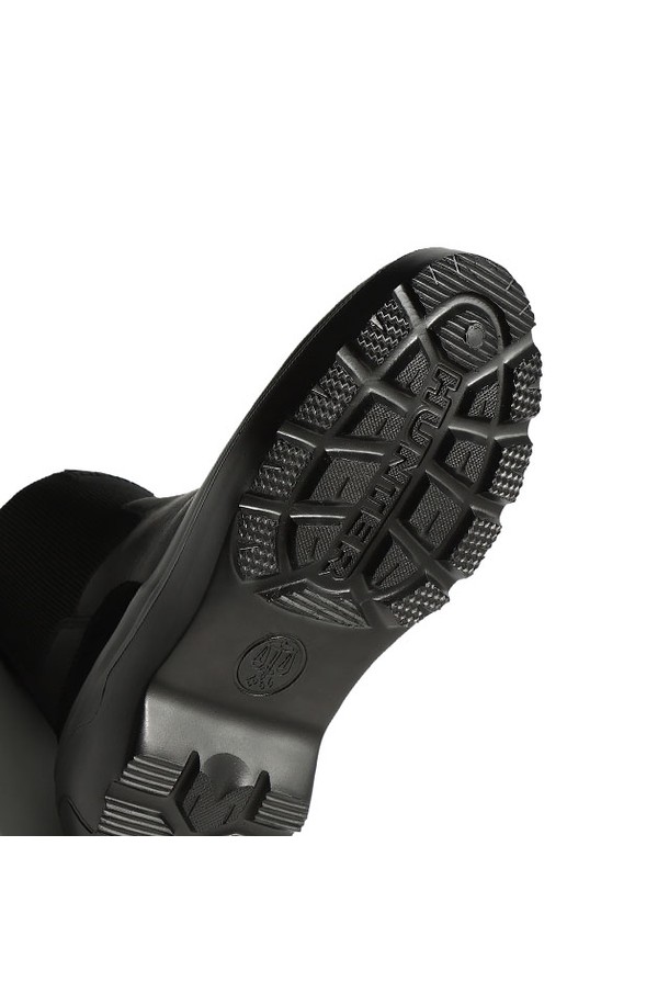 [UNISEX] 익스플로러 첼시 플랫폼 부츠 - 블랙 WFS1000LPYBLK는 유니섹스 디자인으로, 가을과 겨울에 어울리는 첼시 부츠입니다. 라운드 앞코와 고무 밴드, 앵클 탑라인으로 편안한 착용감을 제공하며, 무지 패턴의 블랙 컬러가 어떤 스타일에도 잘 어울립니다. 합성 가죽 소재에 플랫폼 솔이 더해져 트렌디한 룩을 연출하며, 출근룩, 모임룩, 미니멀, 클래식, 캐주얼 등 다양한 TPO와 스타일에 매치하기 좋습니다. 플랫 굽 타입으로 편안함을 강조한 데일리 부츠입니다.
