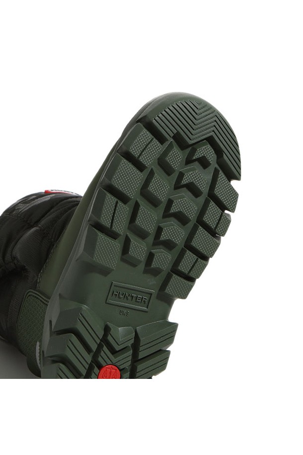 [KIDS] 인트레피드 카모 스노우부츠 - 플렉스그린 KFT5001PCTFXR은 겨울철 스노우 스포츠와 일상생활 모두에 적합한 키즈용 스노우부츠입니다. 플렉스그린 컬러의 카모 패턴 디자인이 특징이며, 캐주얼, 고프코어, 스포티 스타일을 연출하기 좋습니다. 방수, 보온, 방한 기능을 갖춰 추운 날씨에도 따뜻하고 쾌적하게 착용할 수 있습니다. 레이스업 방식으로 발을 안정적으로 잡아주며, 패딩 안감과 나일론 소재를 사용하여 편안함과 내구성을 더했습니다. 여행룩, 캠핑룩 등 다양한 TPO에 활용 가능합니다.
