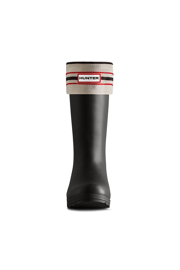 [UNISEX] 플레이 톨 부츠삭스 - 헌터화이트 UAS3418RPYHWT는 유니섹스 디자인의 흰색 부츠 삭스입니다. 면 소재로 제작되어 사계절 내내 착용하기 좋으며, 캐주얼 및 미니멀 스타일을 연출하기에 적합합니다. 발목 부분에 로고 패턴이 있으며, 단품으로 판매됩니다. 부츠와 함께 착용하여 포인트를 줄 수 있는 톨 삭스입니다.
