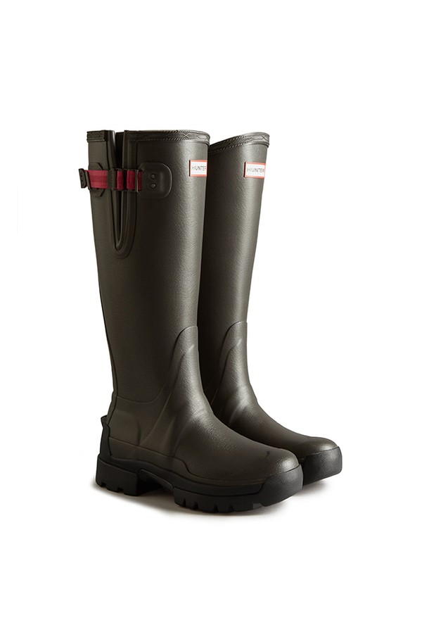 [WOMEN] 오리지날 발모랄 사이드 어드저스터블 톨 레인부츠 - 다크슬레이트 WFT2201RNPDSC는 여성용 레인부츠입니다. 캐주얼, 미니멀, 클래식 스타일을 연출하며, 일상생활과 우천 시에 착용하기 좋습니다. 3D 패턴 커팅, 벌커나이즈드 제조공정, 알루미늄 라스트 몰딩으로 제작되었으며, 방수 및 생활 방수 기능을 제공합니다. 라운드 앞코에 톨 탑라인 디자인으로, 다크슬레이트 컬러의 무지 패턴 레인부츠입니다. 사이드 어드저스터블 신발 여밈과 레귤러핏, 슬림핏, 와이드핏 발볼을 선택할 수 있습니다.
