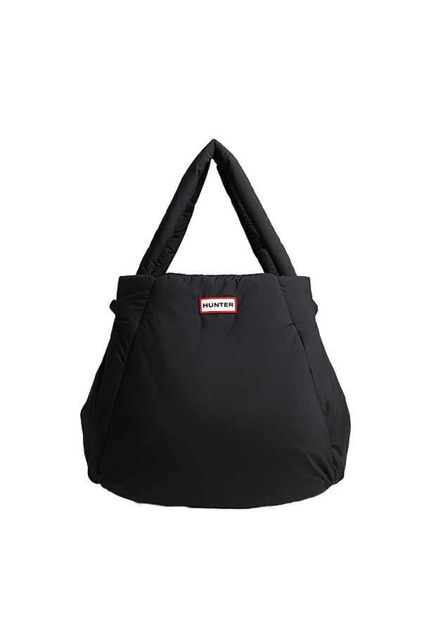 [UNISEX] 인트레피드 푸퍼 라지 토트백 - 블랙 UBS2240CPEBLK는 유니섹스 디자인으로, 출근룩, 오피스룩, 비즈니스 캐주얼에 잘 어울리는 토트백입니다. 미니멀, 클래식, 시크 스타일을 추구하는 고객에게 적합하며, 넉넉한 수납 공간의 라지 사이즈로 제작되었습니다. 가볍고 내구성이 뛰어난 나일론 소재를 사용하여 일상생활에서 편안하게 사용할 수 있습니다. 사각 형태에 지퍼형 잠금 방식, 숄더 스트랩을 갖춰 실용성을 높였습니다. 
