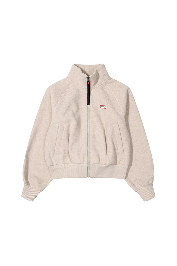 [WOMEN] 플리스 재킷 - 스무스페블 HBW0004AUZSMP는 부드러운 촉감의 플리스 소재로 제작되어 가을과 겨울에 따뜻하게 착용할 수 있는 여성 플리스 재킷입니다. 베이지 및 스무스페블 컬러로 출시되었으며, 캐주얼 및 스포티 스타일을 연출하기 좋습니다. 스탠드 칼라와 로고 디테일이 돋보이며, 레귤러 핏에 집업 방식으로 편안하게 착용 가능합니다. 일상생활과 산책룩에 활용하기 좋은 두꺼운 두께감의 긴소매 플리스 재킷입니다.
