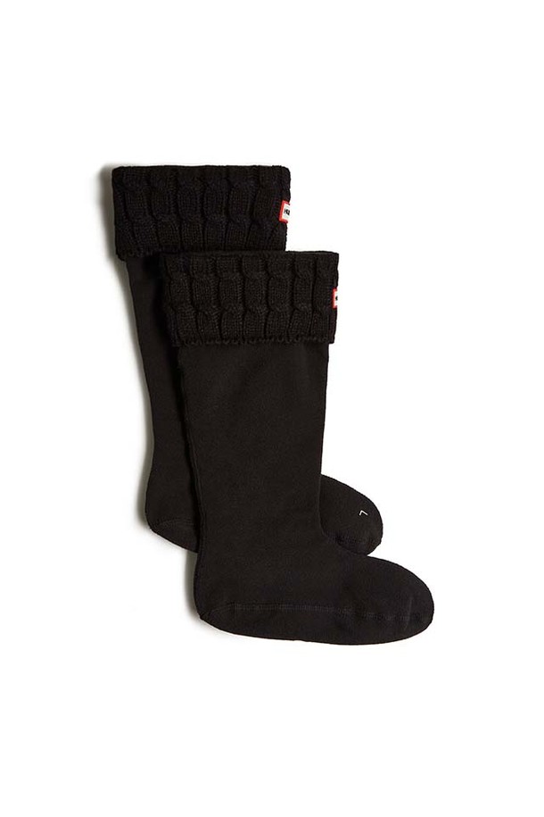 [UNISEX] 오리지날 6스티치 케이블 톨 부츠삭스 - 블랙 UAS3415RPYBLK는 가을과 겨울에 따뜻하게 착용할 수 있는 유니섹스 양말입니다. 면 소재로 제작되어 부드럽고 편안한 착용감을 제공하며, 보온 기능을 갖춰 추운 날씨에도 따뜻함을 유지해줍니다. 블랙 색상에 케이블 패턴이 더해져 클래식, 미니멀, 캐주얼 스타일 모두 소화 가능합니다. 특히 출근룩에 매치하여 스타일리시한 연출을 할 수 있는 톨 부츠삭스입니다. 발목 부분의 6스티치 디테일이 돋보이는 디자인입니다.
