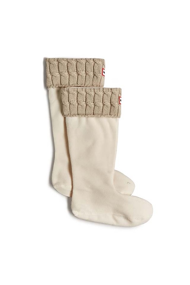 [UNISEX] 오리지날 6스티치 케이블 톨 부츠삭스 - 그레이지 UAS3415RPYGRG는 유니섹스 디자인의 부츠삭스입니다. 부드러운 면 소재로 제작되어 가을, 겨울철 따뜻하게 착용할 수 있으며 클래식, 미니멀, 캐주얼 스타일 모두 소화 가능합니다. 두꺼운 두께감과 케이블 패턴이 특징이며, 출근룩에도 잘 어울립니다. 그레이지 컬러로 어떤 스타일에도 쉽게 매치할 수 있는 실용적인 양말입니다. 종아리까지 오는 톨삭스 디자인으로 보온성을 높였습니다.
