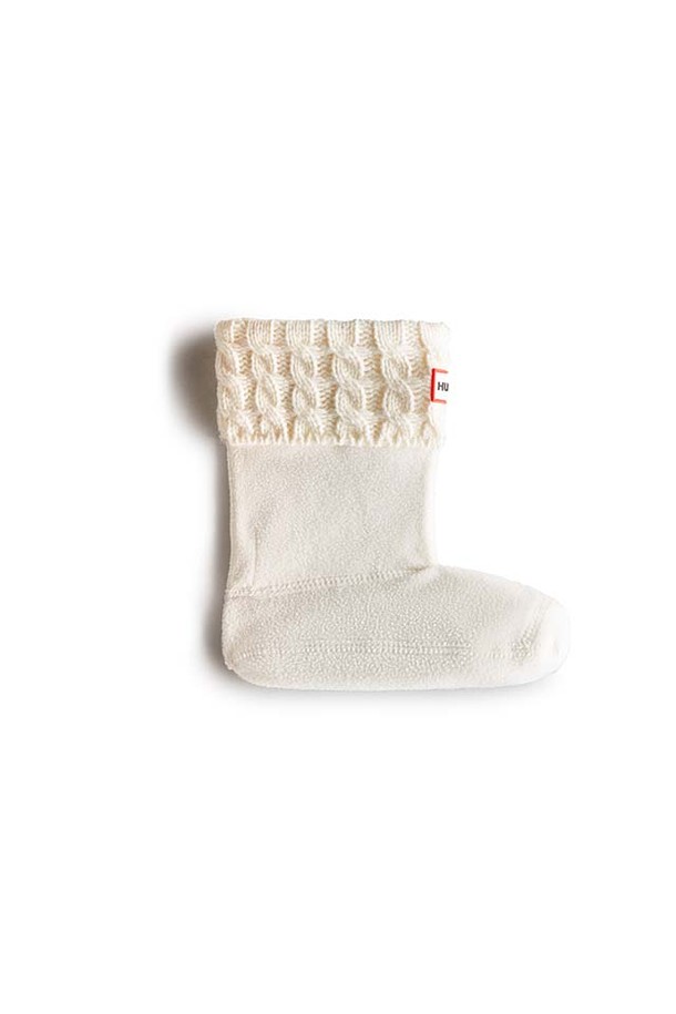 [KIDS] 오리지널 6스티치 케이블 부츠삭스 - 헌터화이트 KAS3420AABHWT는 아이들을 위한 따뜻하고 스타일리시한 양말입니다. 부드러운 면 소재로 제작되어 뛰어난 착용감을 선사하며, 두꺼운 두께감으로 보온성을 높였습니다. 케이블 패턴과 6스티치 디테일이 돋보이는 디자인으로, 캐주얼, 클래식, 미니멀 스타일 모두 소화 가능합니다. 집콕룩이나 산책룩에 매치하여 포근하고 아늑한 분위기를 연출해보세요. 헌터화이트 컬러로 어떤 옷에도 잘 어울려 활용도가 높습니다.
