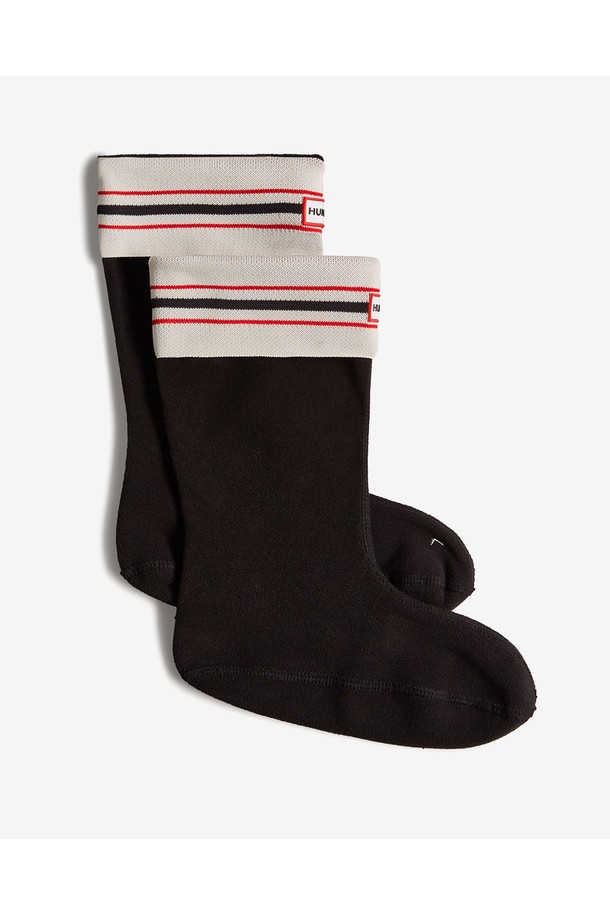 [UNISEX] 플레이 톨 부츠삭스 - 헌터화이트 UAS3418RPYHWT는 유니섹스 디자인의 흰색 부츠 삭스입니다. 면 소재로 제작되어 사계절 내내 착용하기 좋으며, 캐주얼 및 미니멀 스타일을 연출하기에 적합합니다. 발목 부분에 로고 패턴이 있으며, 단품으로 판매됩니다. 부츠와 함께 착용하여 포인트를 줄 수 있는 톨 삭스입니다.
