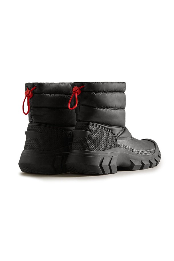 [MEN] 오리지날 인트레피드 숏 스노우부츠 - 블랙 MFS9135WWUBLK는 남성용 스노우부츠입니다. 겨울철 스노우스포츠와 일상생활에서 모두 활용 가능한 이 부츠는 방수 기능과 보온성을 갖춰 추운 날씨에도 따뜻하고 쾌적하게 착용할 수 있습니다. 숏 기장과 라운드 앞코 디자인, 벨크로형 여밈으로 편안한 착용감을 제공하며, 가볍고 푹신한 패딩 안감으로 보온성을 높였습니다. 블랙 컬러의 무지 디자인으로 다양한 스타일의 겨울철 룩에 매치하기 좋으며, 여행룩, 휴가룩, 캠핑룩 등과 같은 TPO는 물론 캐주얼, 고프코어, 미니멀 스타일 연출에도 용이합니다.
