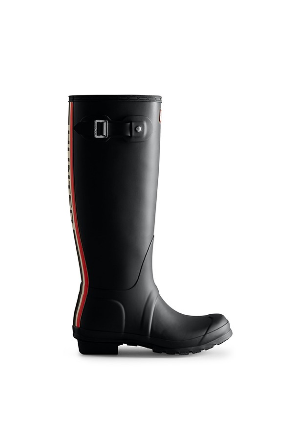 [WOMEN] 오리지널 헌터 컬러 백프린트 톨 레인부츠 - 블랙 WFT2353RMABLK는 여성용 레인부츠입니다. 봄, 여름, 가을 계절에 적합하며, 우천 시나 일상생활에서 활용하기 좋습니다. 라운드 앞코에 플랫 로우힐 디자인으로 편안함을 제공하며, 고무 소재로 제작되어 방수 및 생활 방수 기능을 갖췄습니다. 블랙 컬러 바탕에 로고와 프린트 무늬가 특징이며, 톨 탑라인과 오픈형 여밈으로 캐주얼하고 미니멀한 스타일을 연출합니다.
