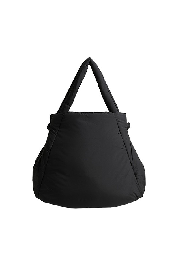 [UNISEX] 인트레피드 푸퍼 라지 토트백 - 블랙 UBS2240CPEBLK는 유니섹스 디자인으로, 출근룩, 오피스룩, 비즈니스 캐주얼에 잘 어울리는 토트백입니다. 미니멀, 클래식, 시크 스타일을 추구하는 고객에게 적합하며, 넉넉한 수납 공간의 라지 사이즈로 제작되었습니다. 가볍고 내구성이 뛰어난 나일론 소재를 사용하여 일상생활에서 편안하게 사용할 수 있습니다. 사각 형태에 지퍼형 잠금 방식, 숄더 스트랩을 갖춰 실용성을 높였습니다. 
