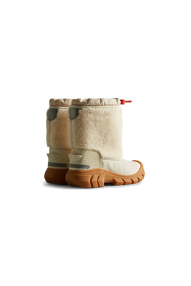 [JUNIOR] 인트레피드 쉐르파 스노우부츠 - 화이트윌로우/로버러스트 JFT6057HERWWT는 유아동을 위한 방한 보온 스노우부츠입니다. 화이트와 러스트 컬러 배색에 라운드 앞코 디자인으로, 겨울철 여행룩과 캠핑룩에 잘 어울리는 캐주얼, 미니멀, 고프코어 스타일을 연출할 수 있습니다. 쉐르파 소재와 기모 안감으로 보온성을 높였으며, 방수 기능으로 눈, 비로부터 발을 보호합니다. 굽 높이는 로우힐, 굽 타입은 플랫이며, 다양한 겨울 활동과 일상생활에서 따뜻하고 편안하게 착용할 수 있습니다.
