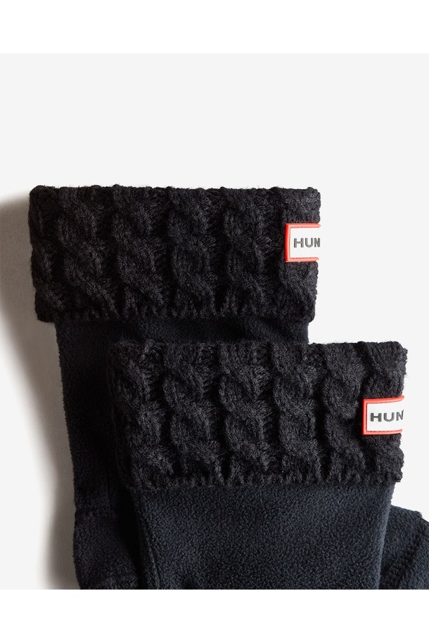 [KIDS] 오리지날 6 스티치 케이블 부츠삭스 - 블랙 KAS3420AABBLK는 키즈용 양말/삭스 제품입니다. 면 소재로 제작되어 가을, 겨울철 보온에 효과적이며, 일상생활에서 편안하게 착용할 수 있습니다. 클래식하고 캐주얼한 스타일을 연출하며, 케이블 패턴과 6 스티치 디테일이 돋보입니다. 부츠삭스 형태로 제작되어 활동적인 아이들에게 적합하며, 블랙 컬러로 어떤 옷에도 무난하게 잘 어울립니다.
