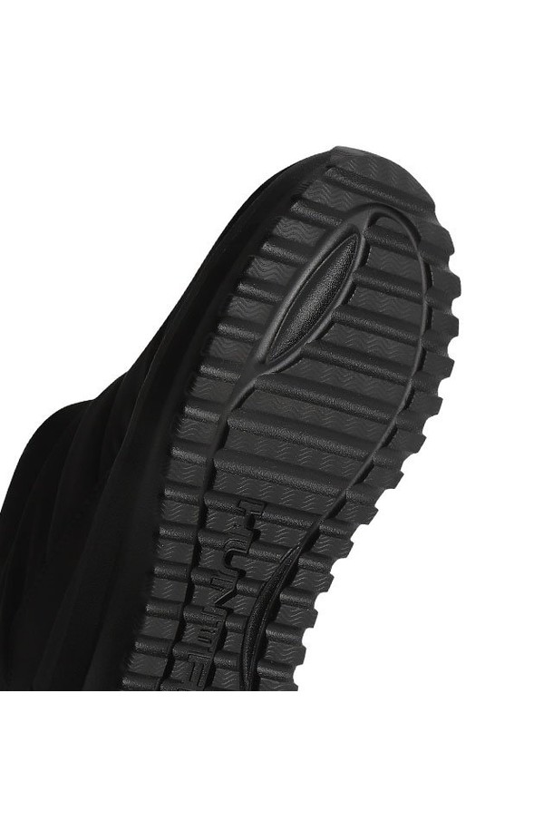 [UNISEX] 푸퍼 트래블 플로우 트레이너 부츠 - 블랙 UFF7002NYLBLK는 여행과 일상에서 모두 활용 가능한 유니섹스 부츠입니다. 라운드 앞코에 블랙 컬러, 무지 디자인으로 어떤 스타일에도 쉽게 매치할 수 있습니다. 가을, 겨울 시즌에 적합하며, 나일론 소재와 패딩 안감으로 따뜻함과 편안함을 제공합니다. 굽 높이는 로우, 굽 타입은 플랫이며, 슬립온 스타일로 간편하게 착용 가능합니다. 캐주얼 및 미니멀 스타일의 여행룩에 완벽하게 어울리는 앵클 부츠입니다.
