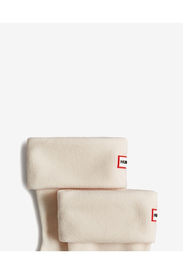 [UNISEX] 오리지날 숏 부츠삭스 - 헌터화이트 UAS3401RCFHWT는 유니섹스 디자인의 숏 부츠 삭스입니다. 면 소재로 제작되어 편안한 착용감을 제공하며, 사계절 내내 활용하기 좋습니다. 깔끔한 화이트 컬러의 무지 디자인으로, 미니멀하고 캐주얼한 스타일을 연출합니다. 일상생활에서 부츠와 함께 착용하여 편안함과 스타일을 동시에 누려보세요. 단품으로 구성되어 실용적입니다.
