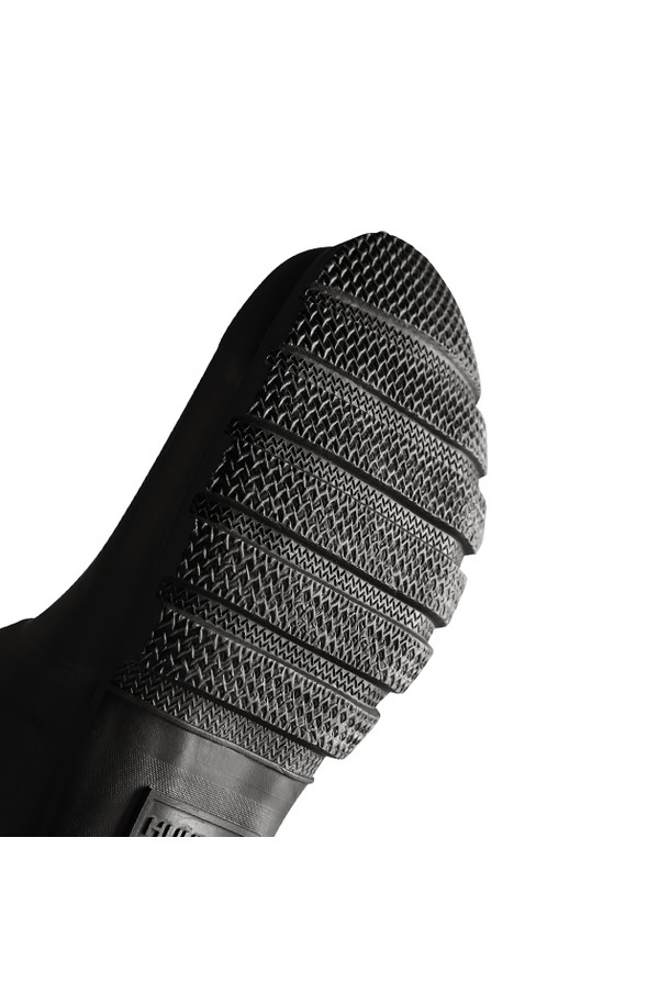 [WOMEN] 오리지널 헌터 컬러 백프린트 톨 레인부츠 - 블랙 WFT2353RMABLK는 여성용 레인부츠입니다. 봄, 여름, 가을 계절에 적합하며, 우천 시나 일상생활에서 활용하기 좋습니다. 라운드 앞코에 플랫 로우힐 디자인으로 편안함을 제공하며, 고무 소재로 제작되어 방수 및 생활 방수 기능을 갖췄습니다. 블랙 컬러 바탕에 로고와 프린트 무늬가 특징이며, 톨 탑라인과 오픈형 여밈으로 캐주얼하고 미니멀한 스타일을 연출합니다.
