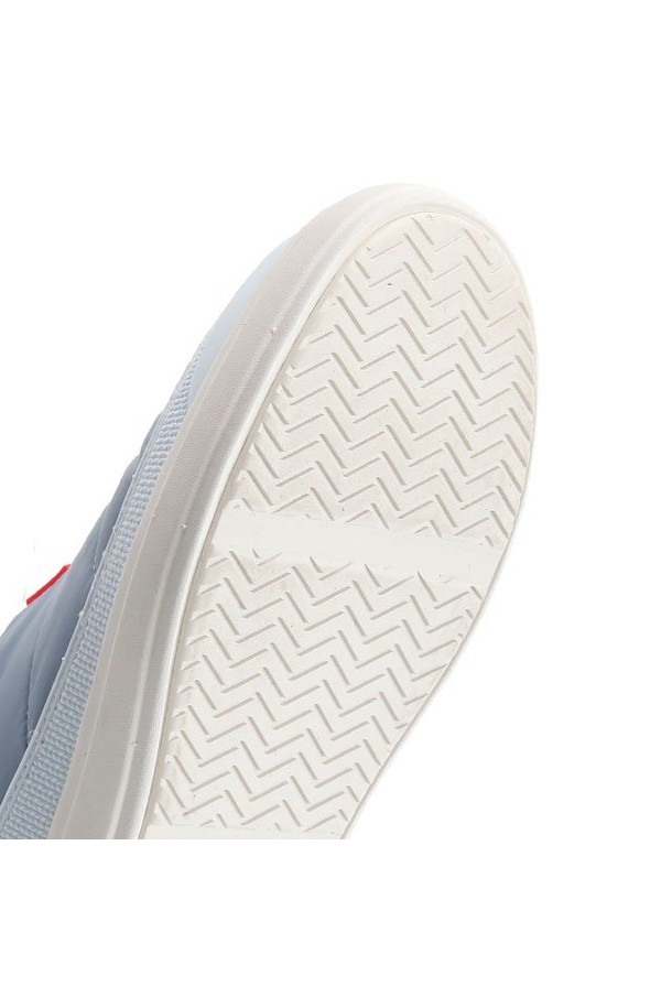 애슐리블루와 그레이 컬러로 출시된 [WOMEN] 인앤아웃 푸퍼 니트 커프 부츠입니다. 라운드 앞코와 니트 소재의 커프스가 특징이며, 가을과 겨울에 따뜻하게 착용할 수 있습니다. 슬립온 디자인으로 간편하게 신고 벗을 수 있으며, 플랫 굽에 무지 패턴으로 제작되어 일상생활에서 편안하게 활용하기 좋습니다. 푸퍼 디테일이 돋보이는 캐주얼, 미니멀, 클래식 스타일의 부츠로 산책룩, 집콕룩에 매치하여 포근함을 더해보세요.
