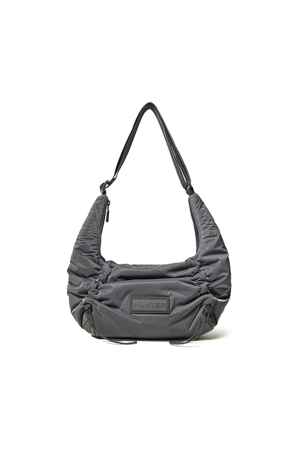 [UNISEX] 글로시 드로우스트링 미디 호보백 - 그레이 HDWK022BXZGRY는 나일론과 폴리우레탄 소재를 사용하여 제작된 유니섹스 호보백입니다. 미디 사이즈에 무지 패턴과 글로시한 디자인 장식이 특징이며, 조임용 끈으로 여닫을 수 있습니다. 동네 마실룩, 여행룩, 산책룩 등 다양한 TPO에 잘 어울리며, 캐주얼, 미니멀, 클래식 스타일을 연출하기 좋습니다. 재생 폴리에스터 안감을 사용하고 1년 품질보증을 제공합니다.
