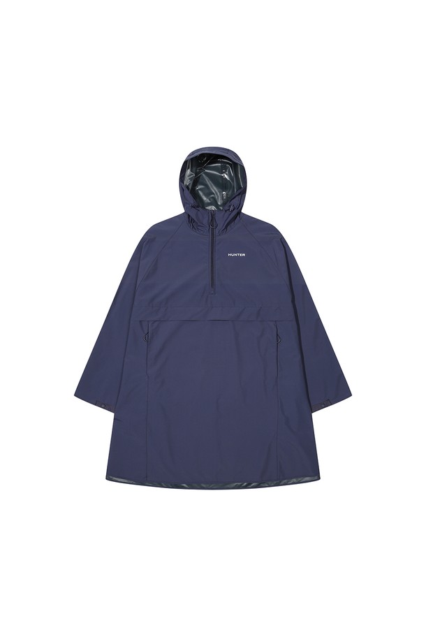 [UNISEX] 워터 리펠런트 패커블 판초 - 네이비(HCW0002ACZNAV)는 가볍고 휴대성이 뛰어난 유니섹스 판초입니다. 방수 기능과 경량성을 갖춘 나일론 소재로 제작되어 변덕스러운 날씨에도 쾌적하게 착용할 수 있습니다. 얇은 두께와 부드러운 촉감은 편안한 착용감을 제공하며, 루즈핏 디자인으로 활동성을 높였습니다. 봄, 가을 여행룩이나 소풍룩에 캐주얼, 스포티, 미니멀한 스타일을 더해주는 아이템입니다. 네이비 컬러와 무지 패턴으로 다양한 스타일에 쉽게 매치할 수 있습니다.
