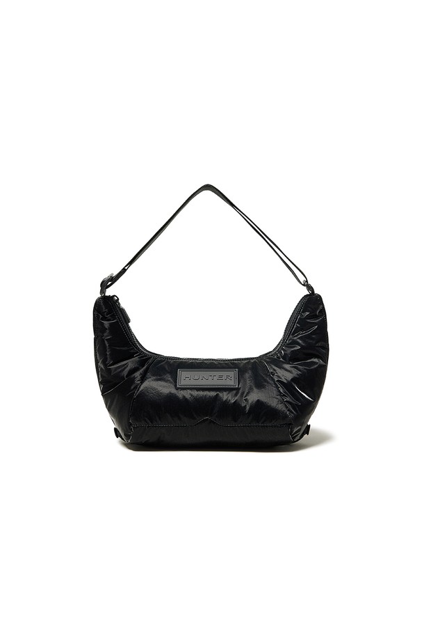 [UNISEX] 글로시 드로우스트링 호보백 - 블랙 HDWK021BXZBLK은 미니멀, 캐주얼, 시크 스타일을 연출하는 유니섹스 호보백입니다. 부드러운 광택이 매력적인 블랙 컬러의 가방으로, 나일론과 폴리우레탄 소재로 제작되어 내구성이 뛰어나며 리사이클 폴리에스터 안감을 사용하여 환경까지 생각했습니다. 드로우스트링 디자인으로 숄더백 또는 토트백 스타일 연출이 가능하며, 미디엄 사이즈로 데이트룩, 쇼핑룩, 산책룩 등 다양한 TPO에 활용하기 좋습니다. 반원 형태의 디자인과 무지 패턴이 세련된 느낌을 더합니다.
