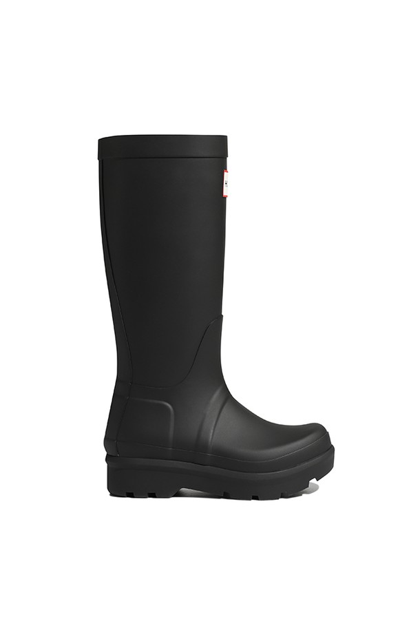 [UNISEX] 오리지날 2.0 톨 레인부츠 - 블랙 UFT7000RMABLK는 미니멀, 캐주얼, 클래식 스타일을 아우르는 유니섹스 레인부츠입니다. 봄, 여름, 가을, 겨울 사계절 내내 착용 가능하며, 일상과 우천 시 모두 활용 가능합니다. 블랙 컬러의 무지 디자인으로 어떤 스타일에도 쉽게 매치할 수 있습니다. 45mm 통굽 디자인으로 안정적인 착화감을 제공하며, FSC 인증 고무와 재활용 폴리에스터 안감을 사용하여 제작되었습니다. 3D 패턴 커팅과 벌커나이즈드 제조 방식으로 완성되어 방수 기능과 뛰어난 내구성을 자랑하며, 겨울 데일리룩에 완벽하게 어울립니다.
