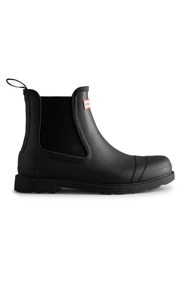 [MEN] 코만도 첼시 레인부츠 - 블랙 MFS9016RMABLK는 일상, 여행룩, 겨울 데일리룩에 모두 잘 어울리는 남성용 첼시부츠 스타일의 레인부츠입니다. 블랙 컬러의 무지 디자인으로 미니멀, 클래식, 캐주얼 스타일을 연출하기 좋습니다. 부드러운 고무 소재와 라운드 앞코, 플랫 굽으로 편안한 착용감을 제공하며, 앵클 탑라인과 고무밴드 신발 여밈으로 스타일리시함을 더했습니다. 방수 기능과 착용이 용이한 컷팅 디자인이 특징이며, 1년 품질 보증으로 안심하고 신을 수 있습니다. 봄, 여름, 가을, 겨울 사계절 내내 활용하기 좋은 아이템입니다.
