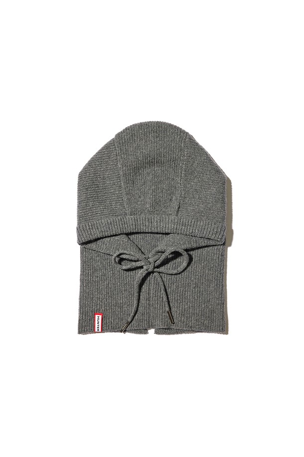 [WOMEN] 에센셜 니트 바라클라바 - 차콜 HDW0001CHZCHC는 부드러운 니트 소재로 제작된 여성용 바라클라바입니다. 깊은 모자 깊이와 얼굴 전체를 커버하는 디자인으로 겨울철 보온과 방풍에 효과적입니다. 차콜 컬러의 무지 패턴으로 미니멀, 클래식, 캐주얼 스타일 모두에 잘 어울립니다. 두꺼운 두께감으로 추운 날씨에도 따뜻하게 착용할 수 있으며, 후드 디자인으로 얼굴을 더욱 포근하게 감싸줍니다. 일상생활에서 스타일리시하게 활용하거나 방한용으로 유용하게 사용할 수 있습니다.
