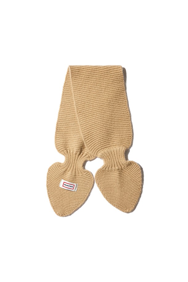 [WOMEN] 에센셜 니트 머플러 - 베이지 HDW0002CNZBEI는 여성용 머플러로, 가을과 겨울에 착용하기 좋습니다. 부드러운 니트 소재로 제작되어 포근한 착용감을 선사하며, 무지 디자인과 베이지 컬러로 어떤 스타일에도 잘 어울립니다. 두꺼운 두께감으로 보온성을 높였으며, 에센셜 라인으로 출시되어 출근룩, 모임룩 등 다양한 TPO에 활용 가능합니다. 클래식, 미니멀, 캐주얼 스타일을 즐겨 입는 여성분들께 추천합니다.
