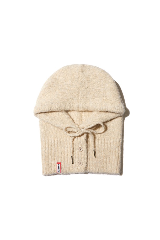 [WOMEN] 플러피 니트 바라클라바 - 아이보리 HDW0002CHZIVO는 부드러운 촉감의 니트 소재로 제작되어 겨울철 보온성을 높여주는 여성용 바라클라바입니다. 얼굴 전체를 감싸는 디자인으로 추운 날씨에도 따뜻하게 착용할 수 있으며, 깊은 모자 깊이로 안정적인 착용감을 제공합니다. 플러피한 텍스처가 특징으로, 캐주얼, 미니멀, 클래식 스타일의 룩에 활용하기 좋습니다. 아이보리 색상과 무지 디자인으로 다양한 스타일과 쉽게 매치할 수 있습니다.
