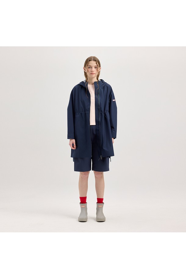 [WOMEN] 워터프루프 클린 라이트웨이트 레인자켓 - 다크네이비 HCW0005AJZDNV는 여성용 레인자켓입니다. 다크네이비 색상의 무지 디자인으로, 캐주얼 및 스포티 스타일을 연출하기 좋습니다. 봄, 여름, 가을 계절에 활용 가능하며, 얇고 부드러운 나일론 소재로 제작되어 가볍습니다. 방수 기능과 라이트웨이트 디자인으로 우천 시에도 편안하게 착용할 수 있으며, 레귤러핏의 긴 소매 집업 스타일입니다.
