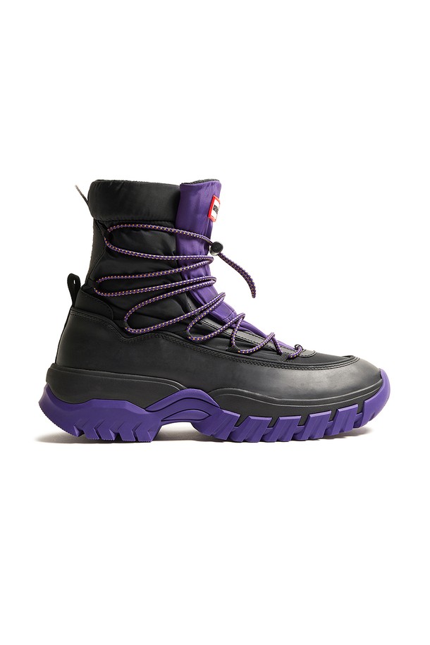 [WOMEN] 원더러 레이스업 아웃도어 부츠 - 리치퍼플 WFS2251NYLBRP는 여성용 아웃도어 부츠입니다. 리치퍼플과 블랙 두 가지 색상으로 제공되며, 가을, 겨울 계절에 적합합니다. 라운드 토우, 플랫 굽, 레이스업 디자인, 그리고 미끄럼 방지 기능이 특징입니다. 나일론 소재로 제작되어 방수 기능과 아웃도어 스타일을 강조하며, 등산, 캠핑, 산책 등 다양한 TPO에 활용 가능합니다. 고프코어, 캐주얼, 미니멀 스타일을 즐기는 여성에게 추천합니다.
