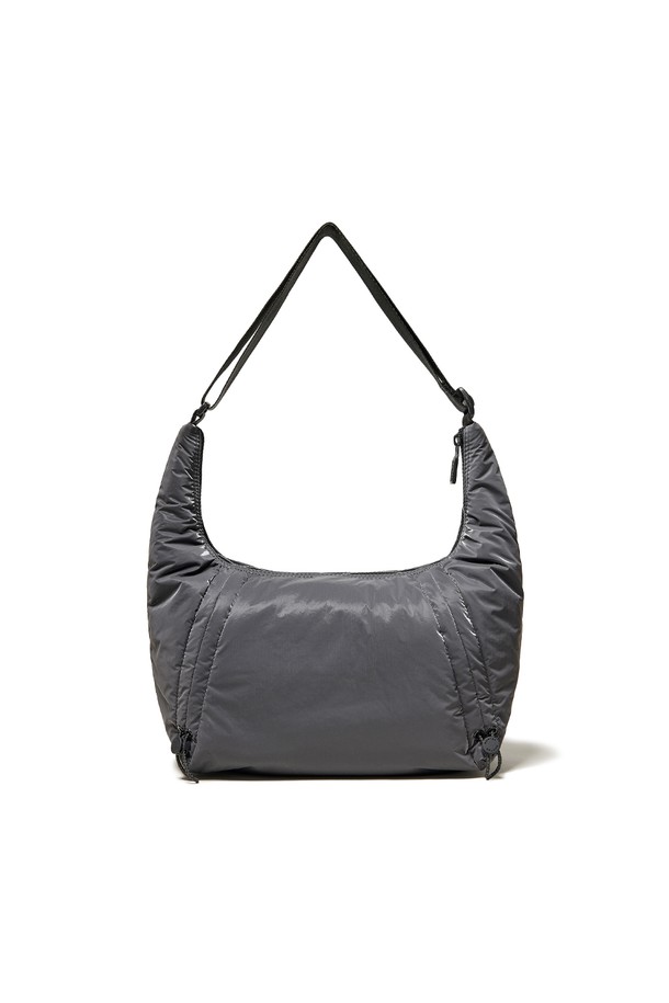 [UNISEX] 글로시 드로우스트링 미디 호보백 - 그레이 HDWK022BXZGRY는 나일론과 폴리우레탄 소재를 사용하여 제작된 유니섹스 호보백입니다. 미디 사이즈에 무지 패턴과 글로시한 디자인 장식이 특징이며, 조임용 끈으로 여닫을 수 있습니다. 동네 마실룩, 여행룩, 산책룩 등 다양한 TPO에 잘 어울리며, 캐주얼, 미니멀, 클래식 스타일을 연출하기 좋습니다. 재생 폴리에스터 안감을 사용하고 1년 품질보증을 제공합니다.
