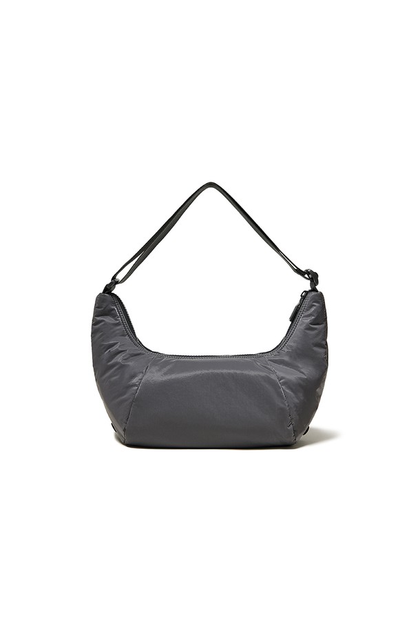 [UNISEX] 글로시 드로우스트링 호보백 - 그레이 HDWK021BXZGRY는 캐주얼, 미니멀, 시크 스타일을 추구하는 분들을 위한 유니섹스 호보백입니다. 동네 마실룩, 쇼핑룩, 여행룩에 모두 잘 어울립니다. 부드러운 나일론과 폴리우레탄 소재로 제작되었으며, 글로시한 광택이 특징입니다. 미디엄 사이즈에 무지 패턴으로 제작되었으며, 드로우스트링 디자인으로 포인트를 주었습니다. 안감은 재생 폴리에스터를 사용하여 실용성을 더했습니다.
